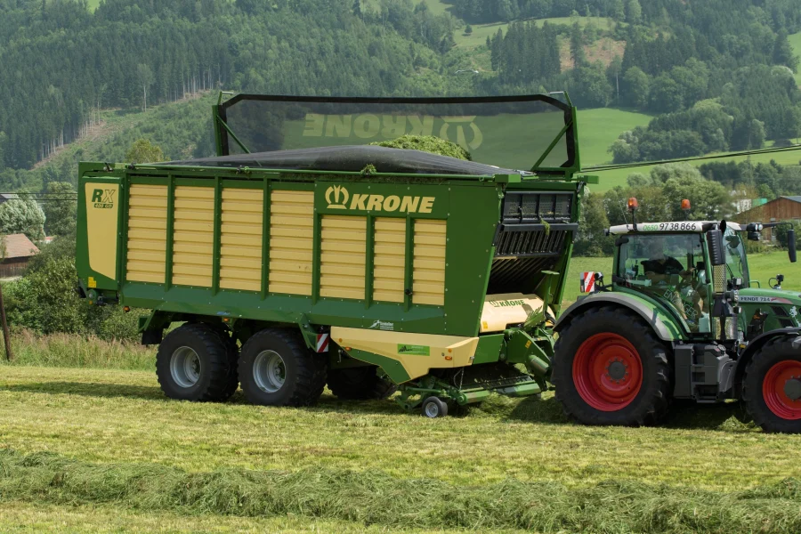 Саморазгружающийся прицеп KRONE RX 430
