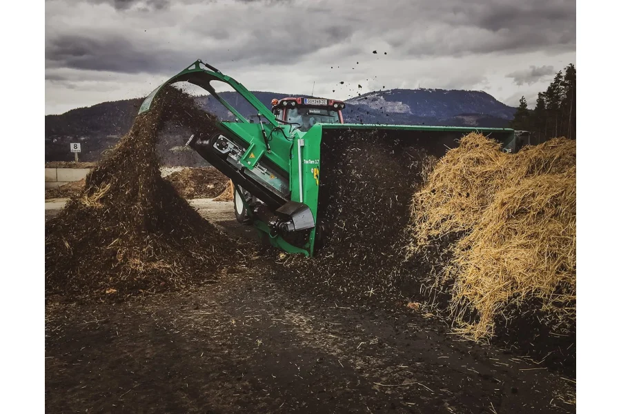 Техніка для компостування COMPOST SYSTEMS TracTurn 3.7