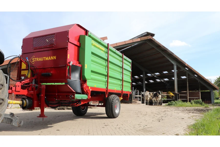 Кормороздавальний причіп STRAUTMANN FVW 140
