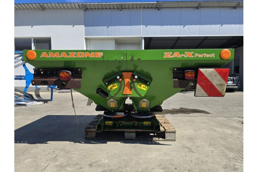 Розкидач добрив AMAZONE ZA-X Perfect 902