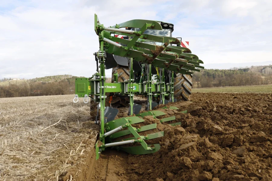 Навісний оборотний плуг AMAZONE Teres 300