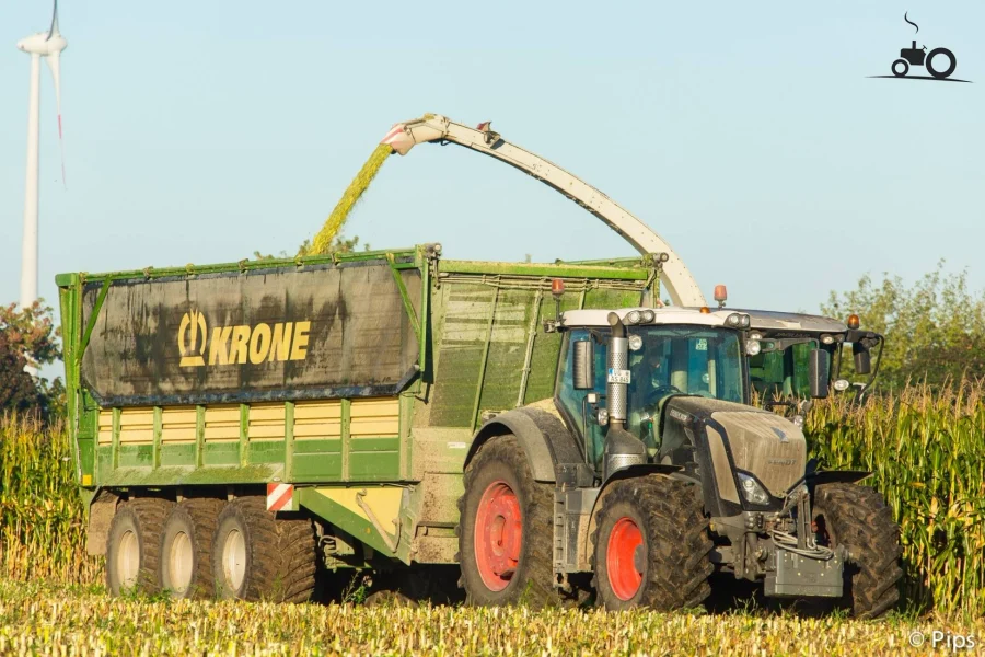 Саморозвантажувальний причіп KRONE TX 560